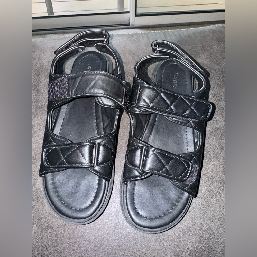 Forever 21 Black Quilted Sandals size 8